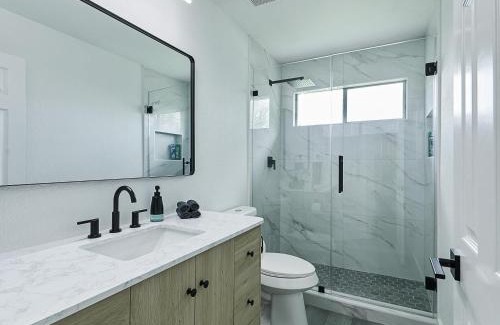 The Colony House | Stylish 3BR House with Game Room and Pet-Friendly Amenities