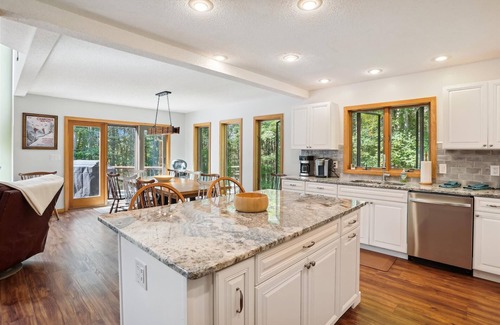 Old Timberline House | Tranquil Mountain Retreat with Spa and Hot Tub Awaits You