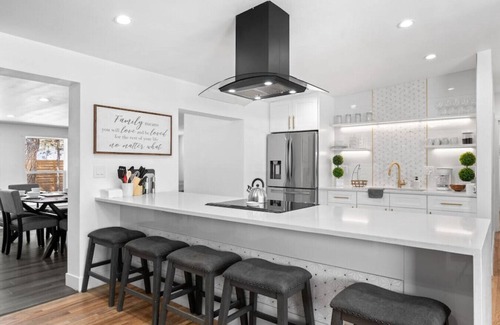 Alta Vista Area House | Modern Home with Kitchen & Pet-Friendly Near Olde Town Arvada
