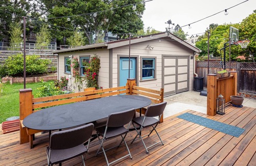 North Berkeley Cottage | Modern Guest House in a Beautiful Neighborhood with Spa