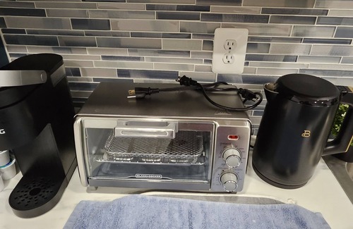 Manassas Apartment | Modern 2BD Apartment with Spa Access and Pet-Friendly Options