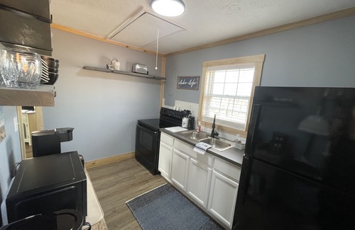 Albany Cabin | Renovated Retreat Near Rowena, Grider & Wolf Creek Dam