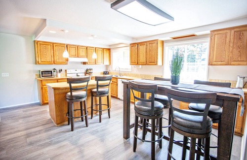 Eugene House | Renovated Retreat near University of Oregon with Pool & Spa