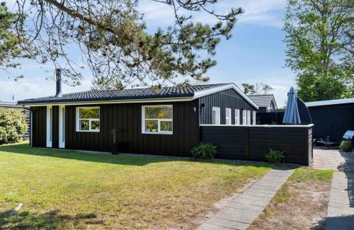 Stillinge Strand House | Beachside Retreat: Newly Renovated & Family-Friendly Stay
