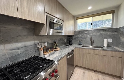 Eastern Malibu Condo | Renovated Ocean Front Carbon Beach Escape in Malibu