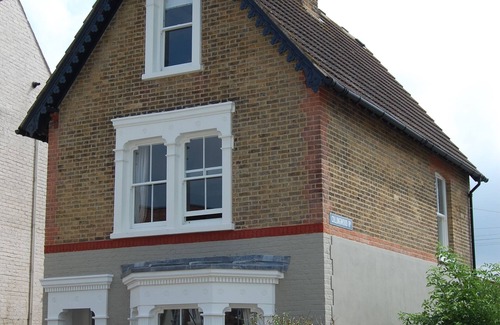 Whitstable House | Renovated Coastal Home: Pet-Friendly & Steps from the Sea