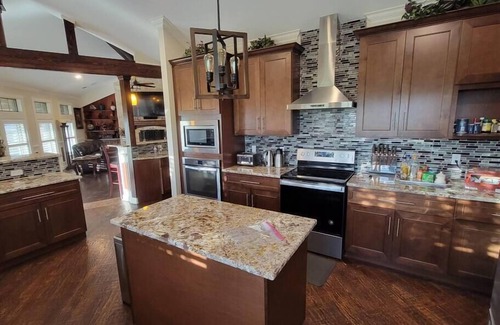 Weston House | Pet-Friendly Ranch Retreat with Hot Tub and Breakfast