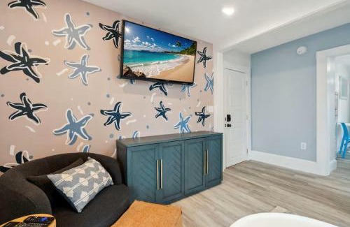 Hampton Apartment | Renovated Beach Retreat with Private Balcony & Ocean View