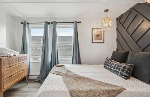 Hampton Apartment | Renovated Beach Retreat with Private Balcony & Ocean View