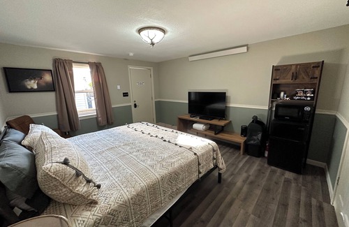 Walden Hotel | Newly Renovated Caribou Crossing Room with Breakfast Included