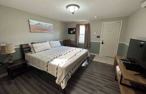 Walden Hotel | Newly Renovated Caribou Crossing Room with Breakfast Included