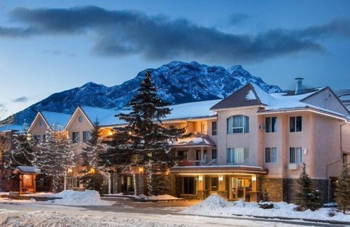 Banff Apartment | Modern Room in Banff with Spa, Hot Tub & Kitchen Access