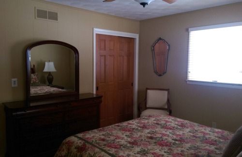 Vandalia Cottage | Newly renovated secluded retreat for nature lovers and outdoor enthusiasts
