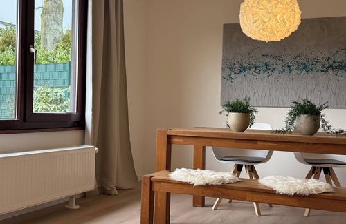 Haan House | Newly renovated semi-detached house with garage and garden
