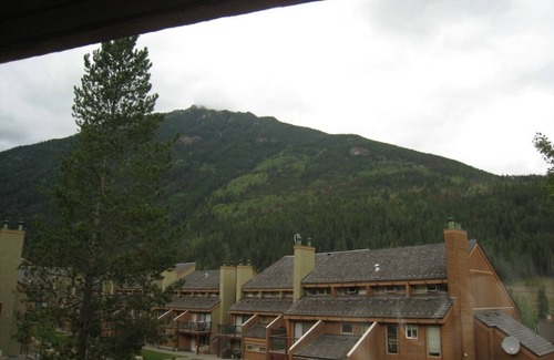 East Kootenay House | Renovated Resort: Ski In/Walk Out with Spa & Pool Access