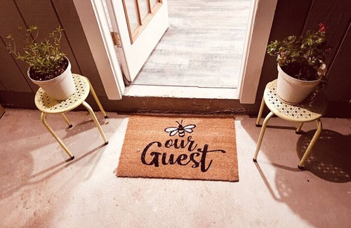 Austin Apartment | Chic South Austin Guesthouse with Private Backyard Oasis