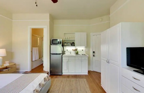 Downtown North Apartment | Modern Studio with Bathroom - Perfect for Your Stay