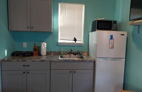 Villas House | Stylish Newly Renovated Bungalow Steps from Delaware Bay