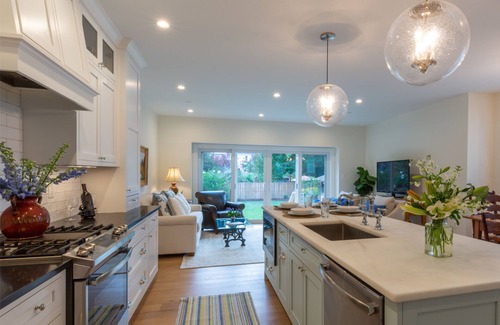 Eastport House | Inviting Renovated Townhome with Fenced Yard & Spa