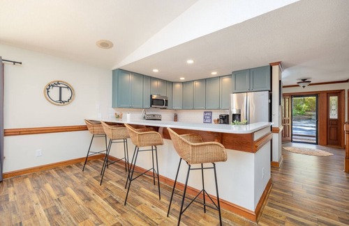 Littleton House | Discover Newly Renovated "Tuckered Out" with Ocean Views