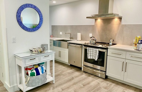 Bradenton Beach Condo | Renovated Oasis Steps from the Beach - 10/10 Guest Rated!