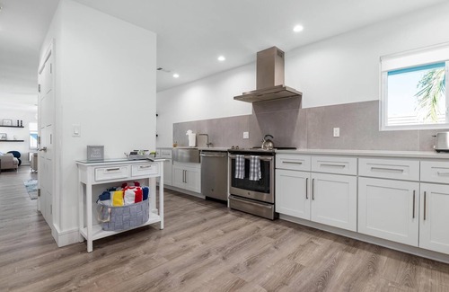 Bradenton Beach Condo | Renovated Oasis Steps from the Beach - 10/10 Guest Rated!