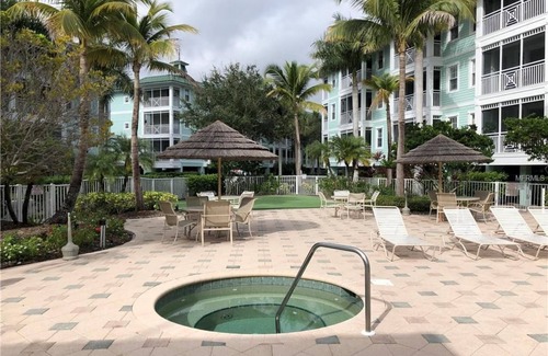 Charlotte Harbor Condo | Renovated Condo with Ocean View & Pool on Charlotte Harbor