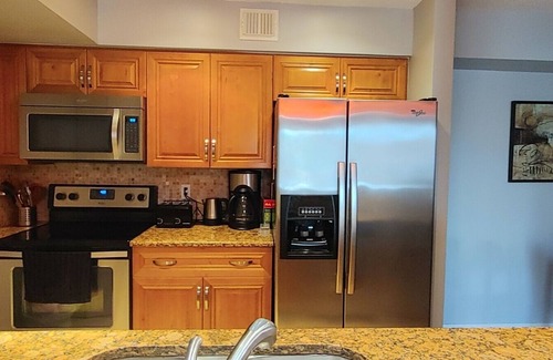 Villages of Palm Beach Lakes Condo | Modern Ocean View Condo in West Palm Beach with Spa