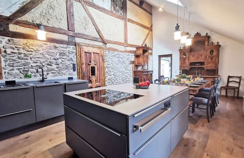 Lauenstein House | Renovated Vacation Home for 12 with Pool & Breakfast