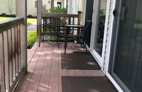 Stowe Area Condo | Immaculate 2 Bedroom Condo Near Skiing and Village