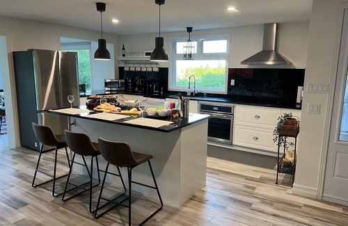 Coaticook House | Renovated Villa with Ocean Views, Spa & Beach Access