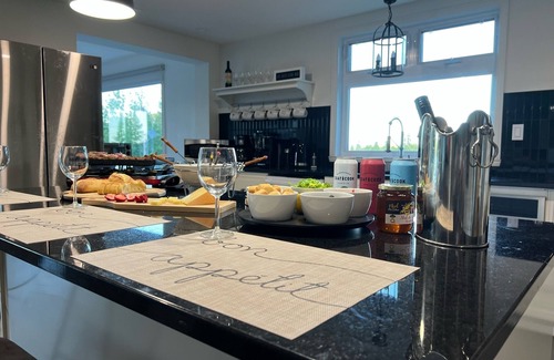 Coaticook House | Renovated Villa with Ocean Views, Spa & Beach Access