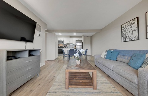 Waikiki Hotel | Renovated Waikiki Sunset with Diamond Head Ocean Views