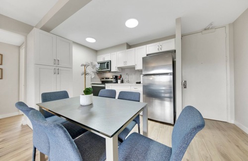 Waikiki Hotel | Renovated Waikiki Sunset with Diamond Head Ocean Views