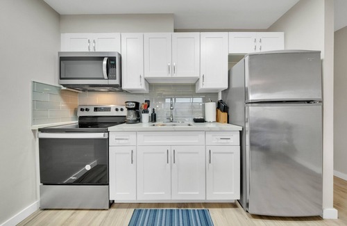 Waikiki Hotel | Renovated Waikiki Sunset with Diamond Head Ocean Views