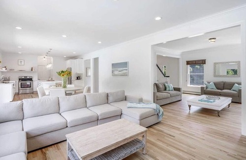 Westhampton House | Relax in a Newly Renovated Westhampton Escape by the Beach