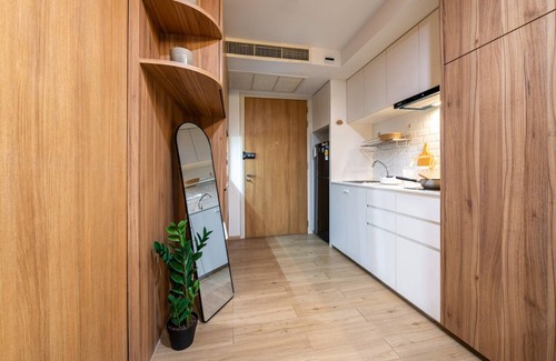 Nana Condo | Convenient Work-Friendly Condo in Heart of BKK