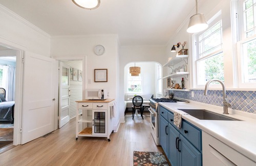 Heights House | Guest Rated 10/10: Newly Restored 2BR Heights Cottage