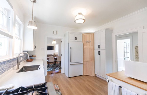 Heights House | Guest Rated 10/10: Newly Restored 2BR Heights Cottage