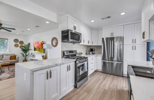 Ontario House | Revamped Oasis: Your Ideal Pool Retreat Near Disney