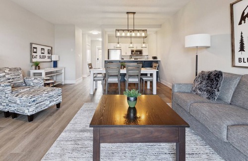 The Blue Mountains Condo | Elegant 2 Bedroom Condo Steps from the Village & Amenities