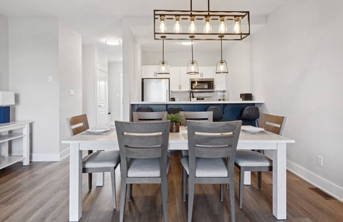 The Blue Mountains Condo | Elegant 2 Bedroom Condo Steps from the Village & Amenities