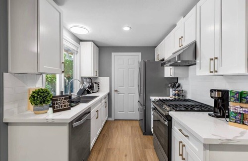 South Juanita House | Perfectly Updated Kirkland House with AC Near I405