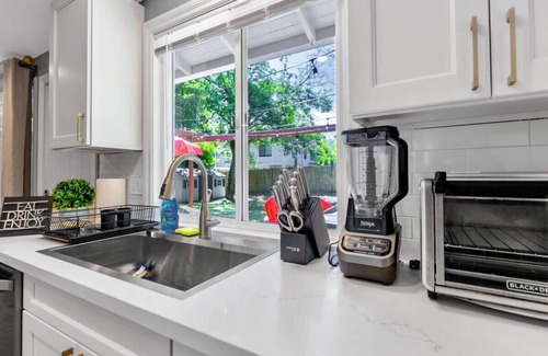 South Juanita House | Perfectly Updated Kirkland House with AC Near I405