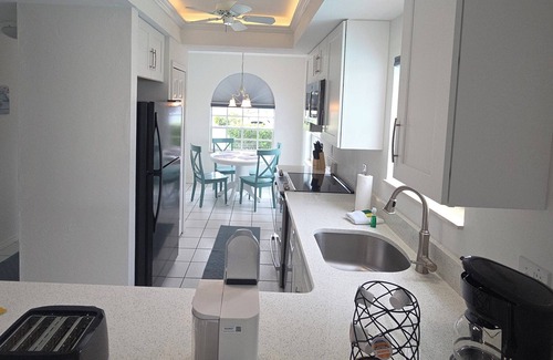 Caloosahatchee Condo | Newly updated 2/25 2-bedroom 2 bath condo with 3 steps to the Pool in Cape Coral
