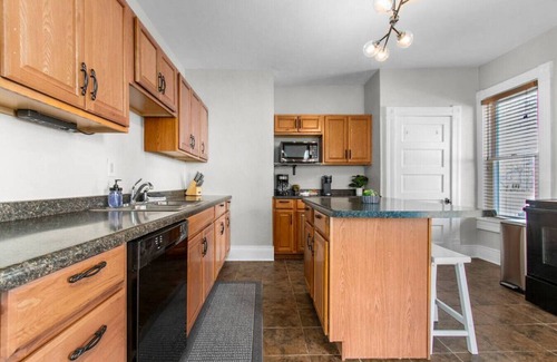 Appleton House | Modern 4BD Retreat: Steps from Downtown Appleton!