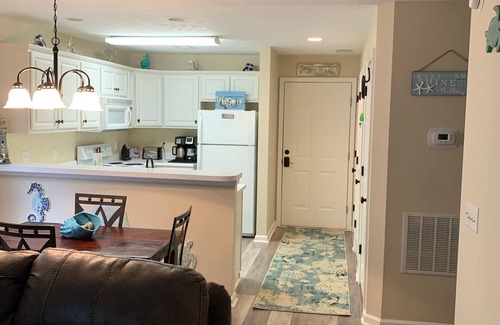 Pawleys Island Condo | Updated Retreat on True Blue Golf Course Near Beaches