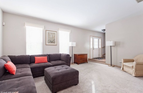 Fox Valley House | Modern Hotel Near Attractions with Family-Friendly Amenities