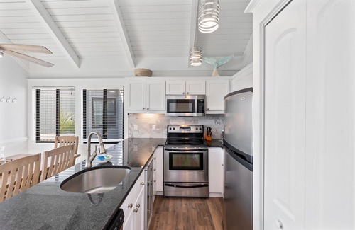 Bald Head Island Villa | Updated Villa Next to BHI Club – Guest Rated 9.8/10!