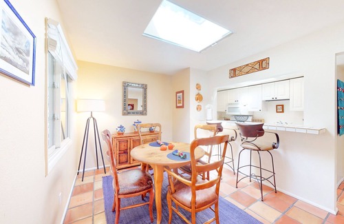 Northeast Santa Fe Apartment | Updated El Matador Condo: Walk to Plaza with Library & Spa